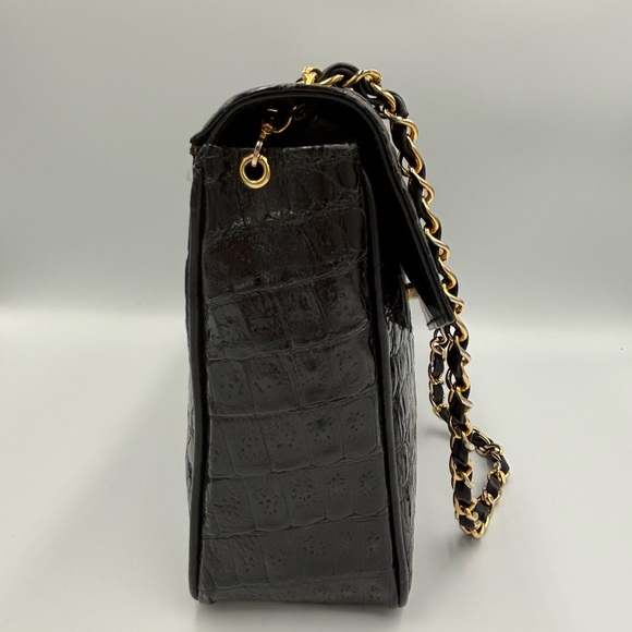 Authentic vintage Chanel Alligator Flap Bag - Picture 5 of 16